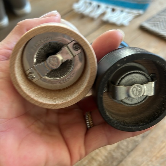 Peugeot Salt & Pepper Grinders MCM Minimalist 4” tall - Picture 4 of 10